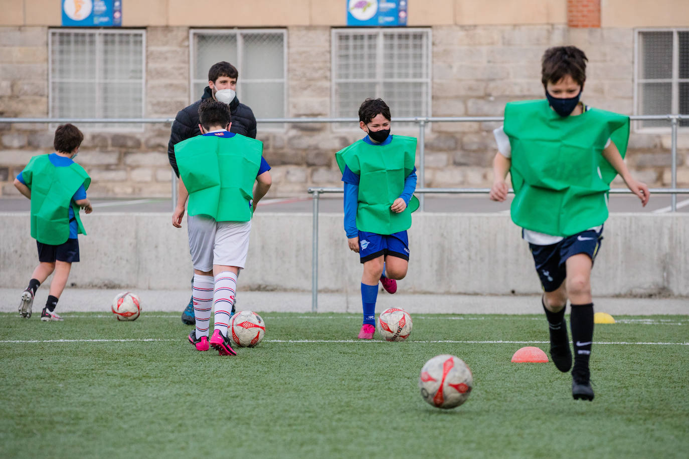 Fotos: Vuelve el deporte escolar a Álava