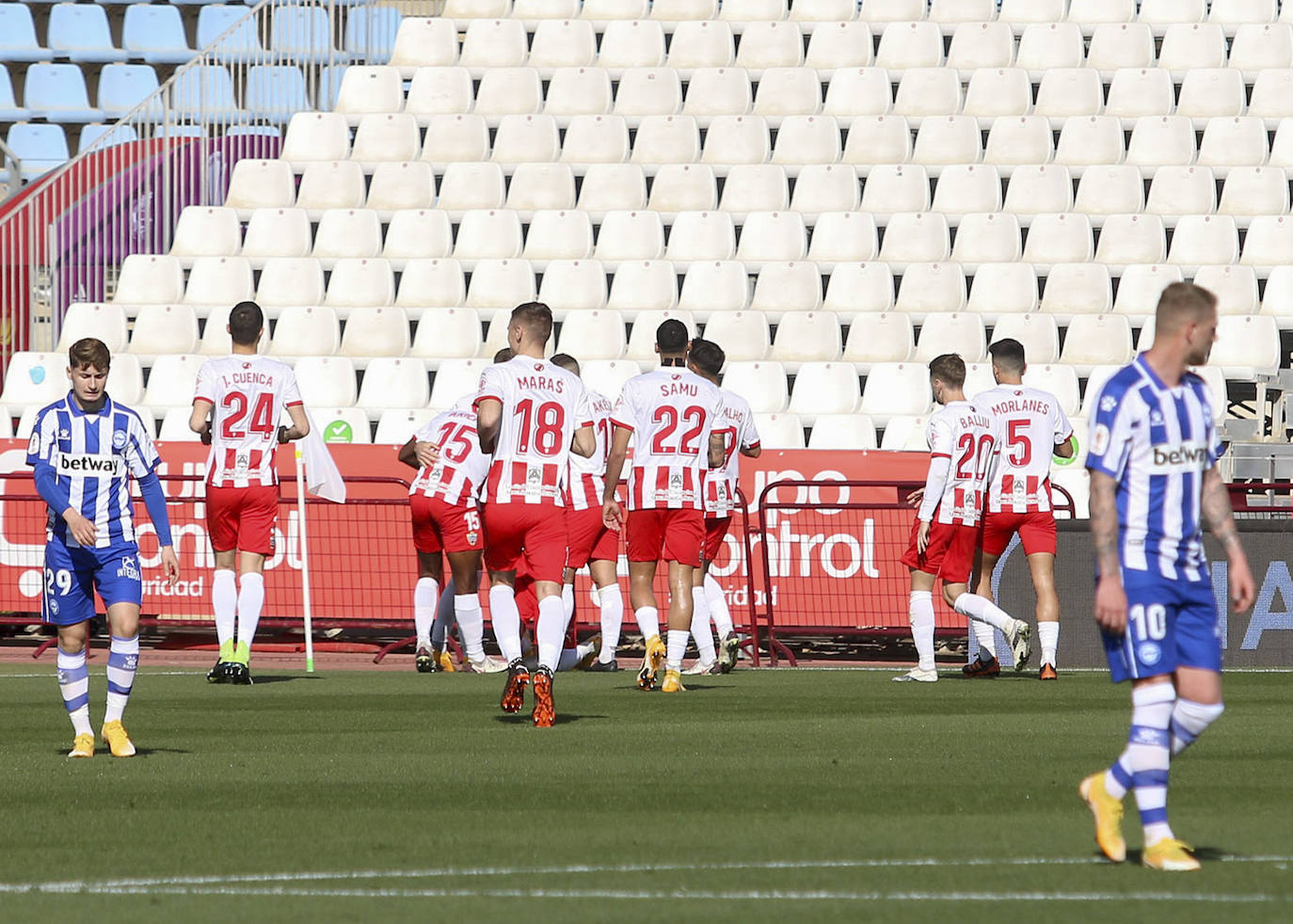 Fotos: Las mejores fotos del Almería - Alavés