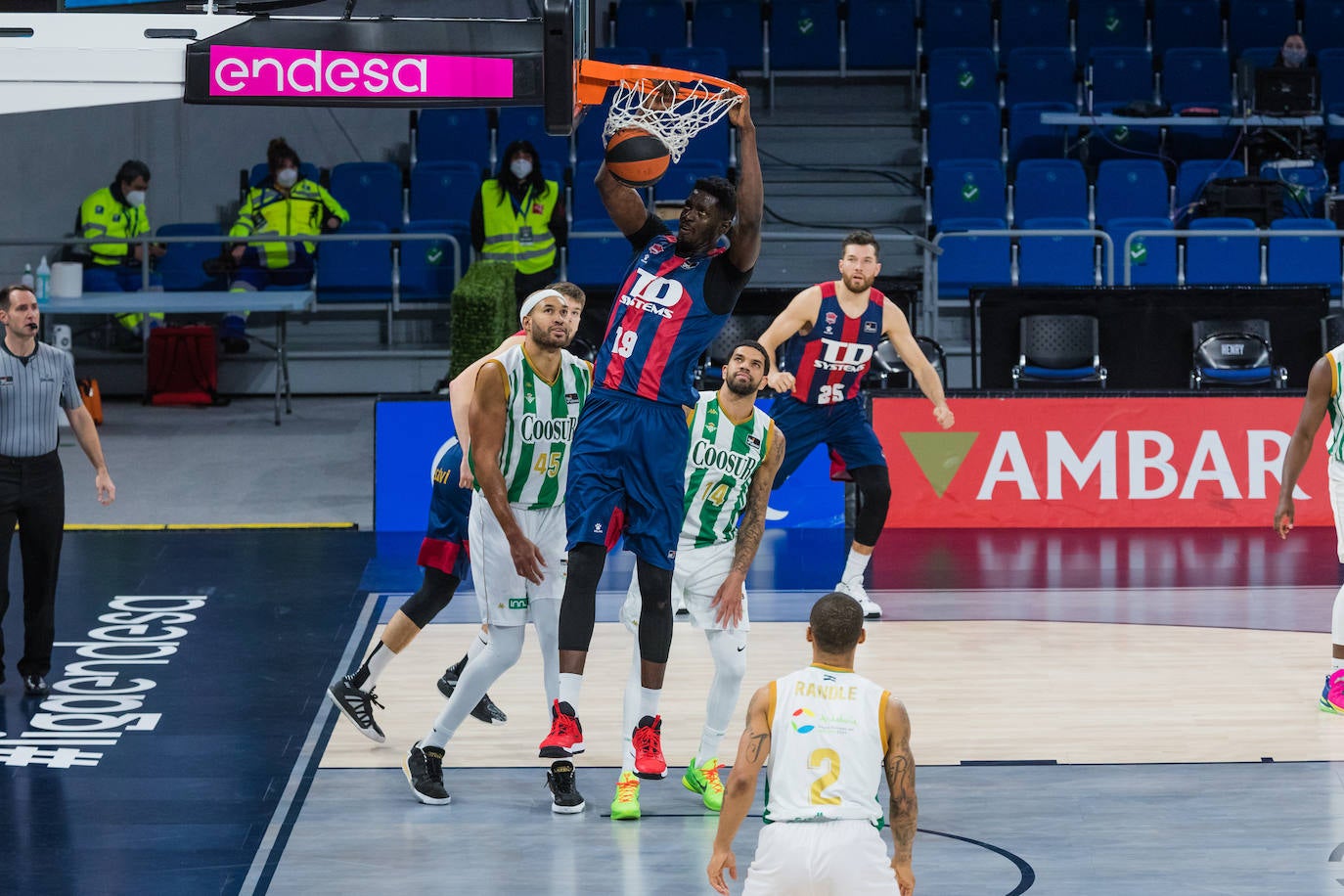 Fotos: Las mejores fotos del TD Systems Baskonia - Real Betis