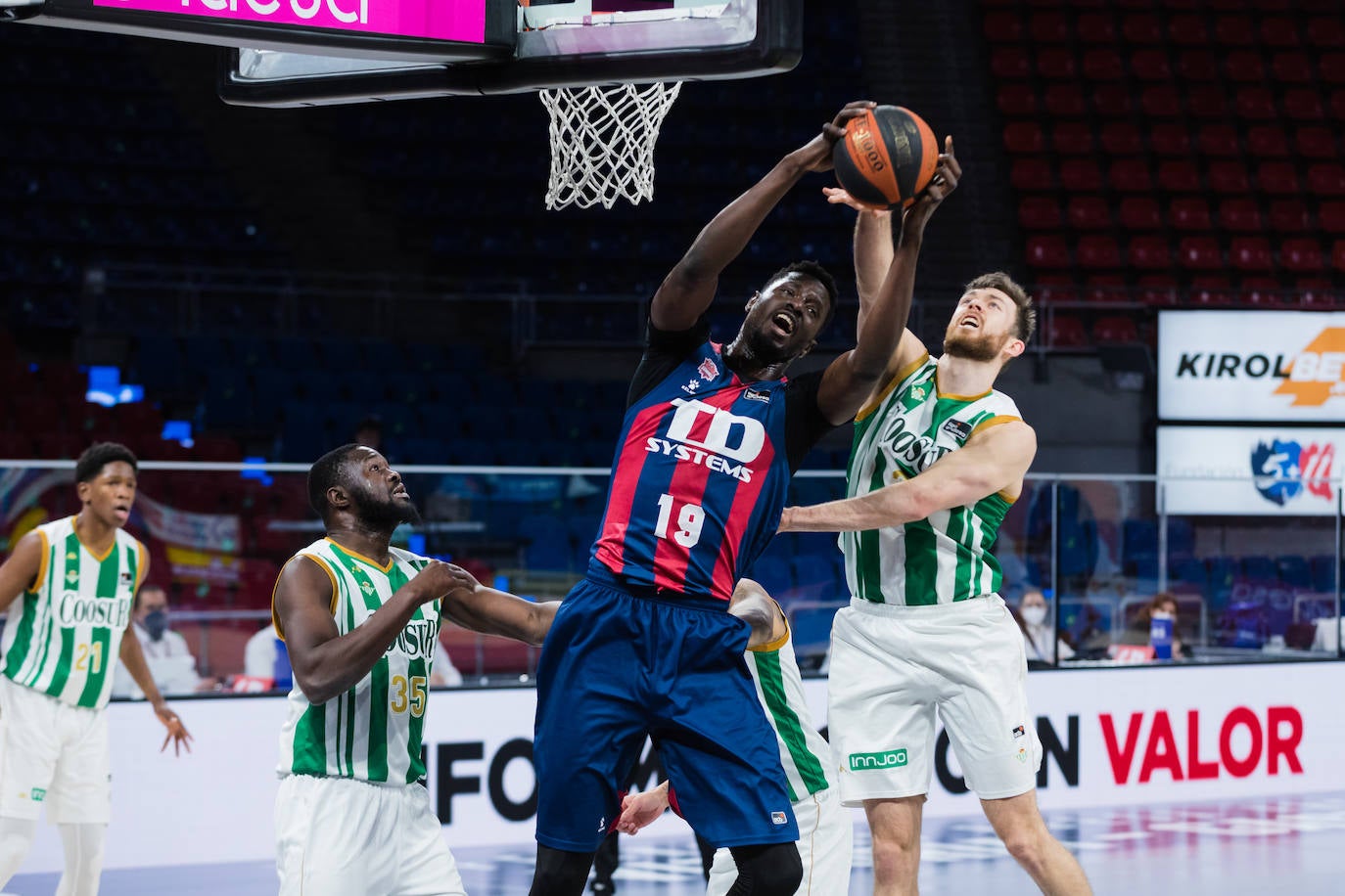 Fotos: Las mejores fotos del TD Systems Baskonia - Real Betis