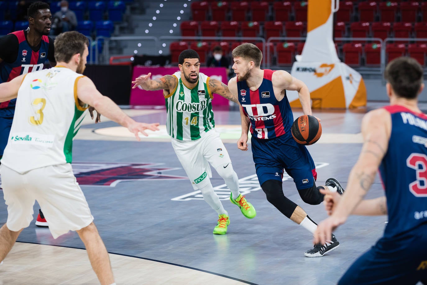Fotos: Las mejores fotos del TD Systems Baskonia - Real Betis