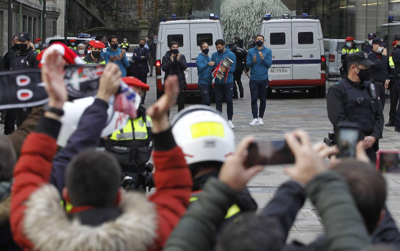 Fotos: Así ha sido el recibimiento de los supercampeones en el Ayuntamiento