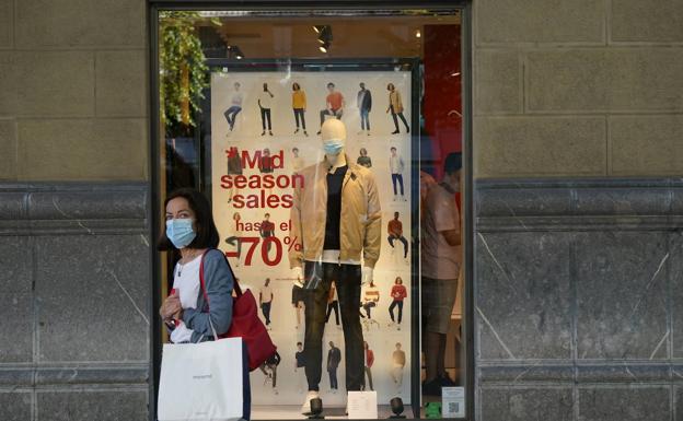 ¿Deberán cerrar los comercios de Bilbao mientras esté en alerta roja?