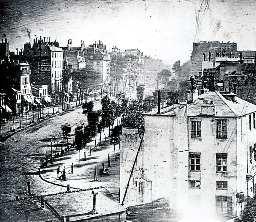 La primera fotografía de París (1839) es también la primera que capta a dos seres humanos.
