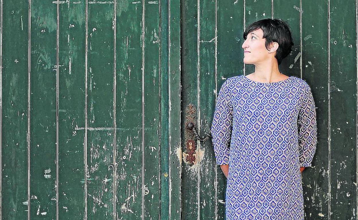 Uxue Alberdi idazle, kazetari eta bertsolari elgoibartarra. 