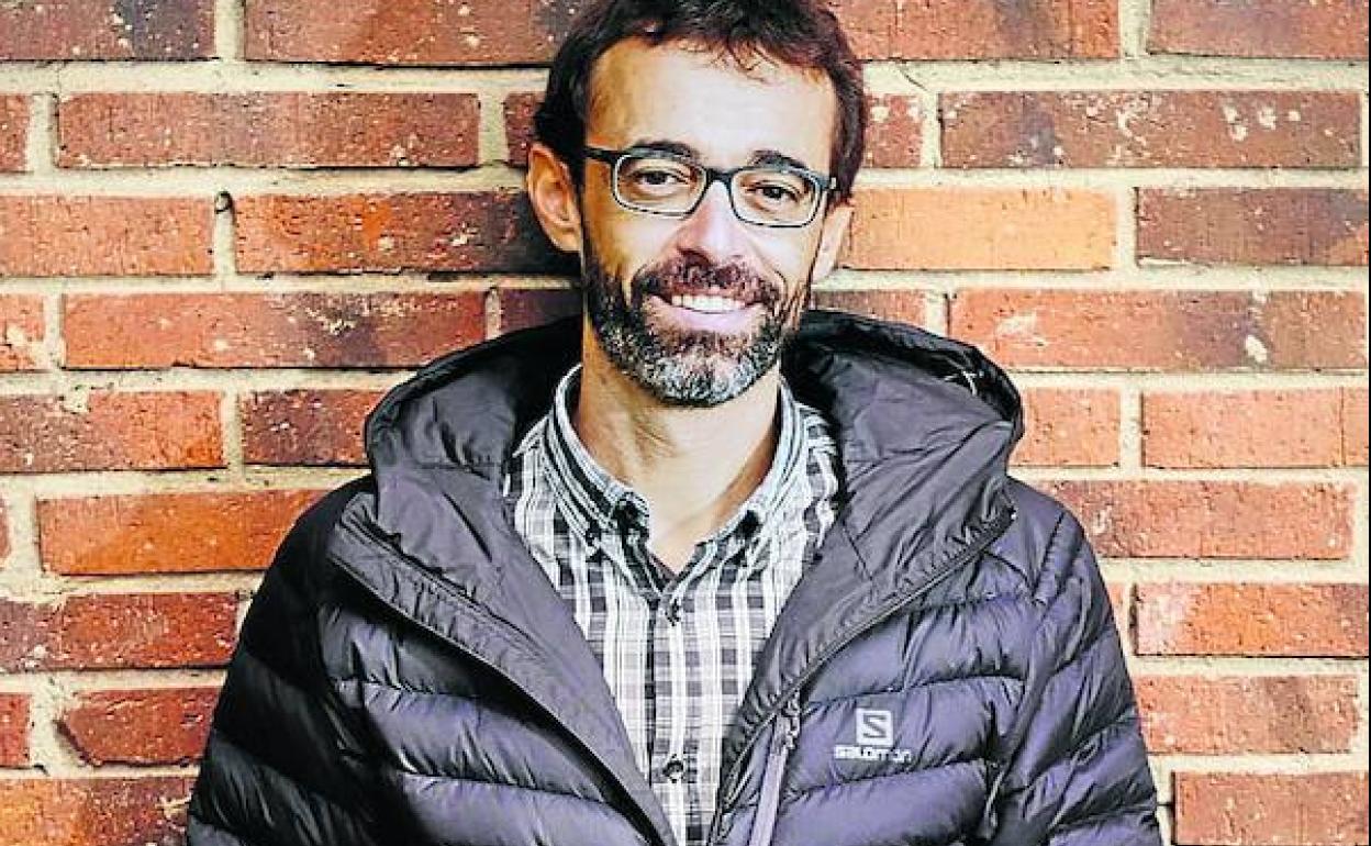 Ibon Martin comenzó editando sus propias guías de viaje. 