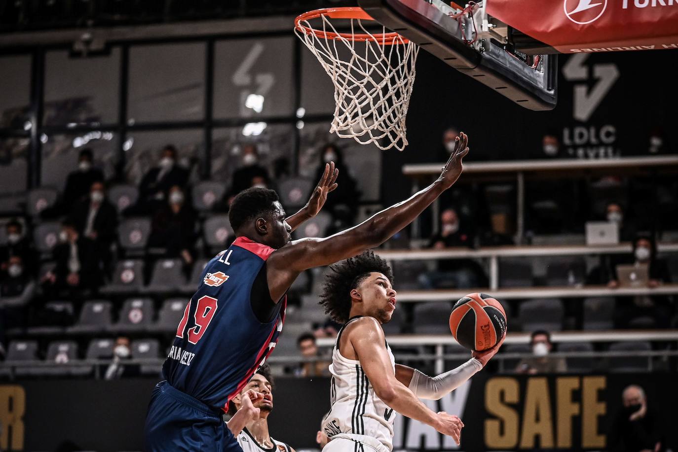 Fotos: Las imágenes del Asvel-Baskonia