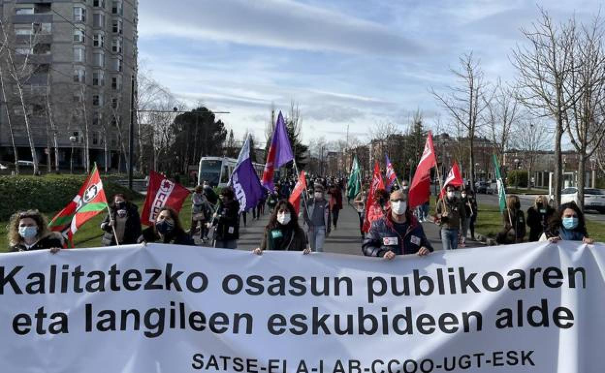 Manifestación de los trabajadores de Osakidetza, en Vitoria.