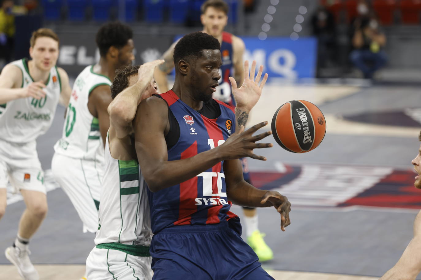 Fotos: Las mejores imágenes del TD Systems Baskonia - Zalgiris