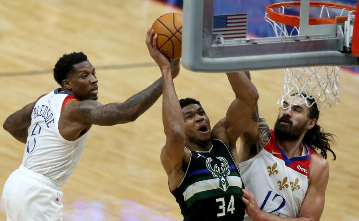 Los Pelicans baten a los Bucks de Antetokounmpo con su récord de triples