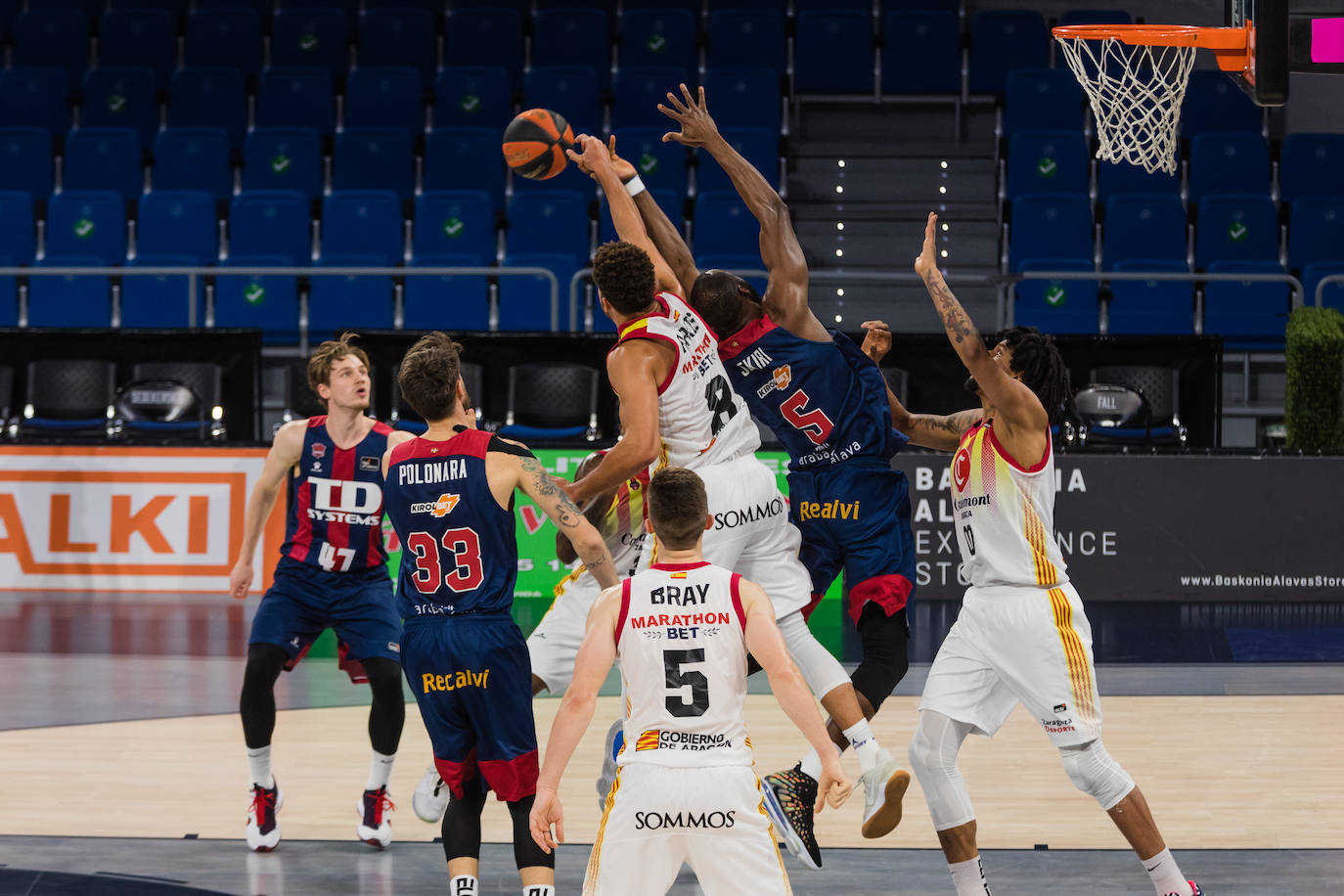 Fotos: Las mejores imágenes del TD Systems Baskonia - Casademont Zaragoza de la Liga Endesa 2021