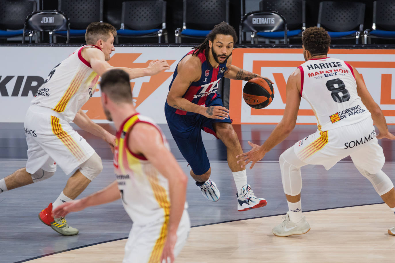 Fotos: Las mejores imágenes del TD Systems Baskonia - Casademont Zaragoza de la Liga Endesa 2021