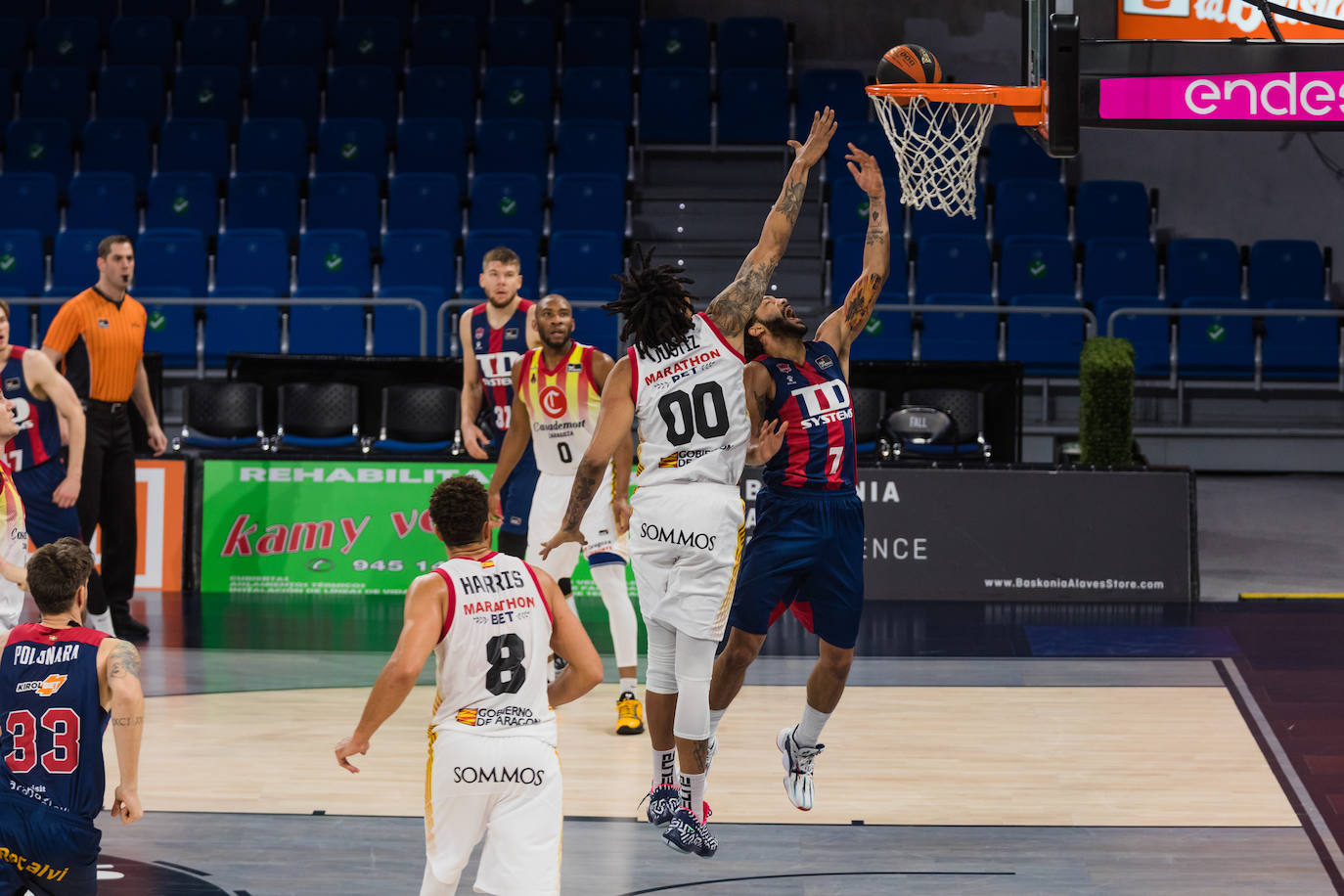Fotos: Las mejores imágenes del TD Systems Baskonia - Casademont Zaragoza de la Liga Endesa 2021