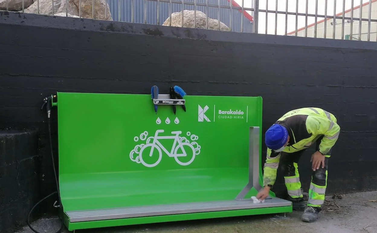 Barakaldo instala esta semana sus tres primeros lavaderos de bicicletas |  El Correo