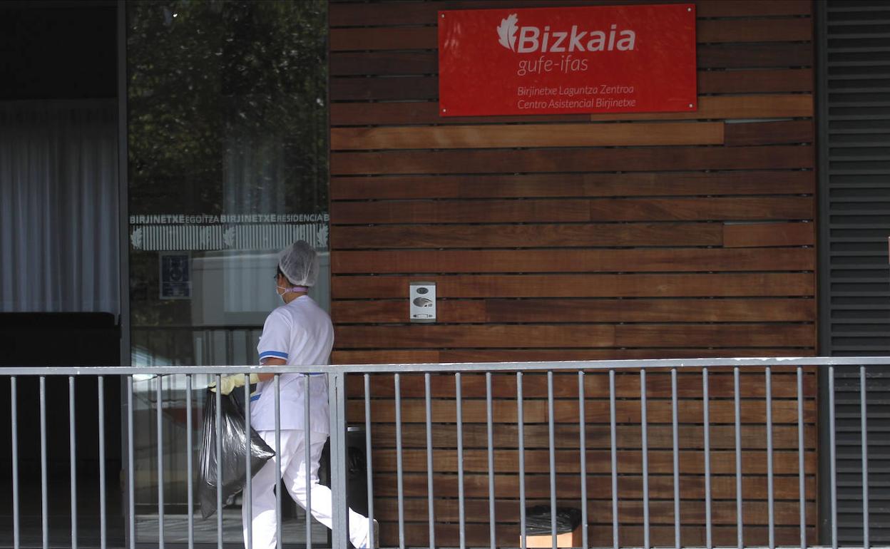 Las residencias de Bizkaia suman otros cinco fallecidos por coronavirus