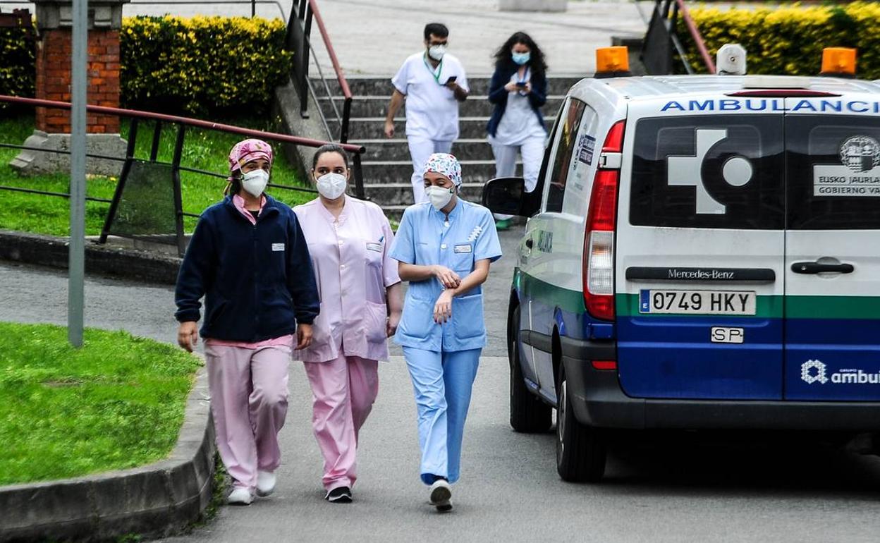 Crece el malestar entre sanitarios de Basurto por el ritmo de vacunación