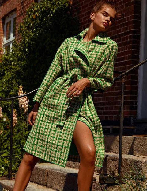 Gabardina a cuadros verdes y blancos de la tienda bilbaína Ambali, situada en la calle Maestro García Rivero número 6.