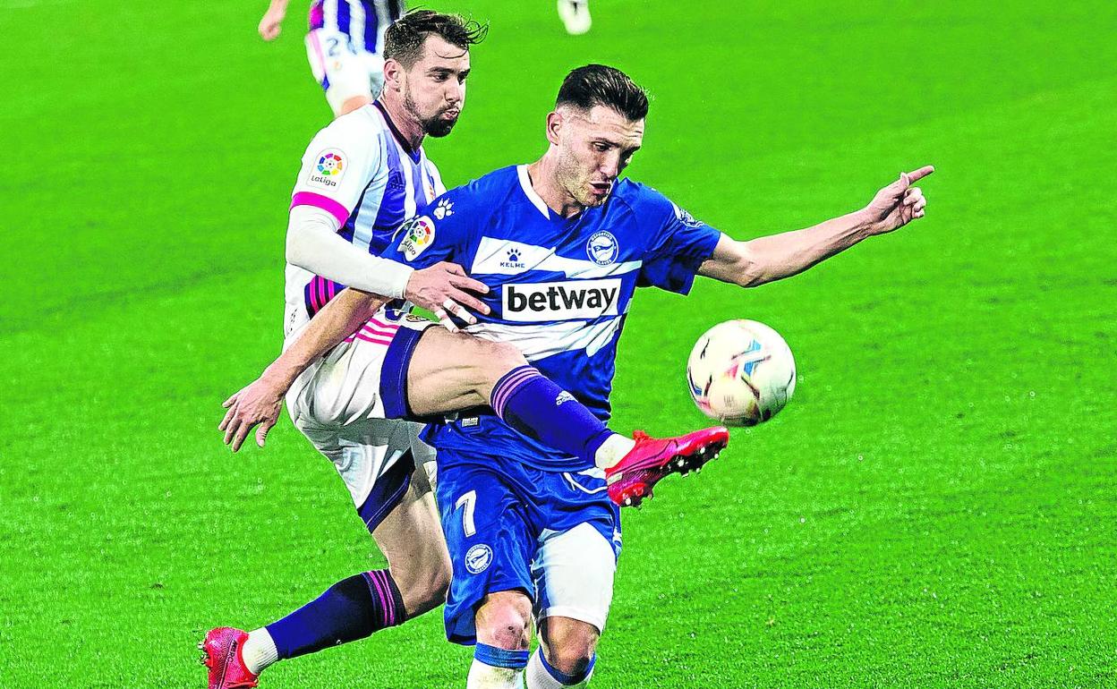 Lucas Pérez regresó al once inicial y dio otra chispa al ataque albiazul.