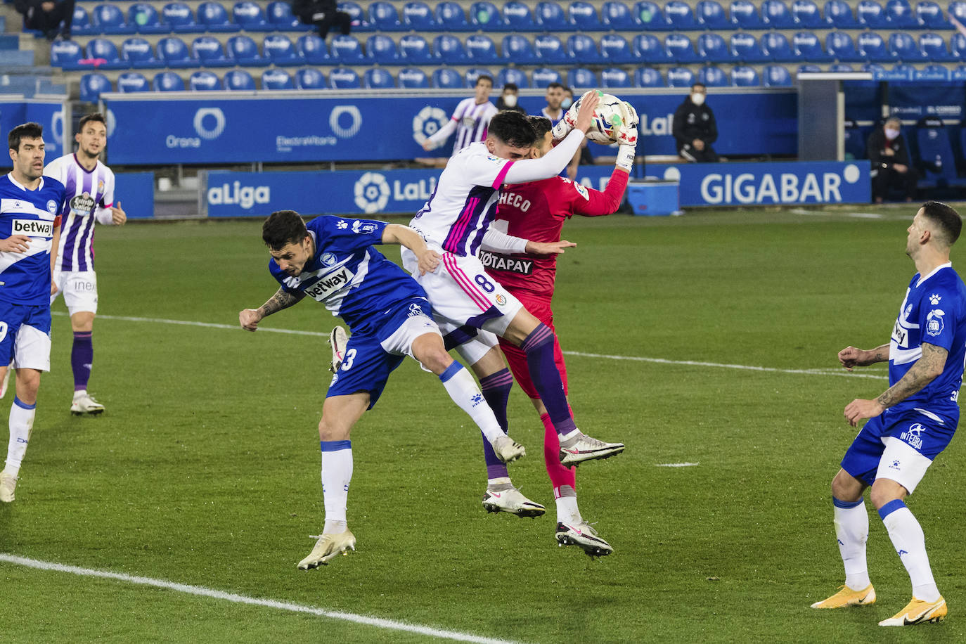 Fotos: Las fotos del Alavés - Valladolid