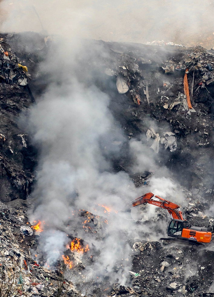 El Gobierno vasco envió en junio las primeras facturas a Verter Recycling por la tragedia. En total, reclamaba 3,4 millones de euros y eran solo los primeros. Los trabajos que había realizado hasta entonces de manera subsidiaria para solucionar lo ocurrido habían costado 9 millones. 