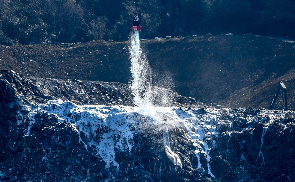Desde junio, ese montante ha continuado subiendo, puesto que todavía siguen trabajando las máquinas sobre el terreno. Y así seguirán hasta que se encuentre a Joaquín y se estabilice la ladera.