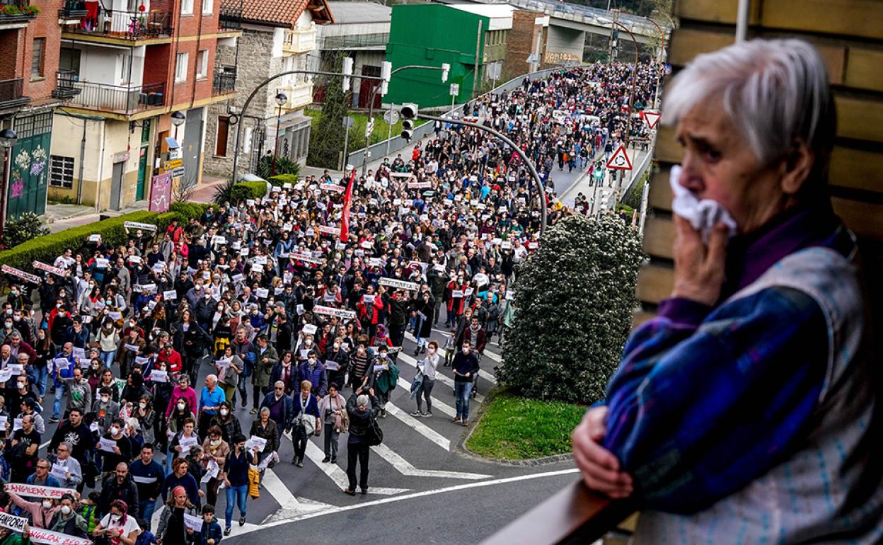 Aniversario del derrumbe del vertedero de Zaldibar: «La prioridad es hallar a Joaquín y que se depuren responsabilidades»