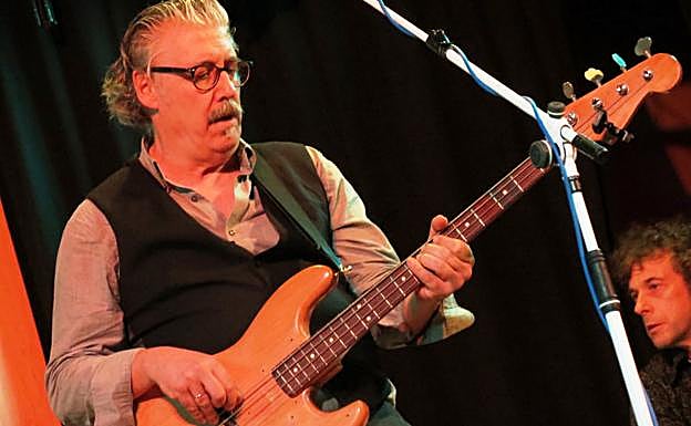 El jefe Basterra y el batera Jaio. 