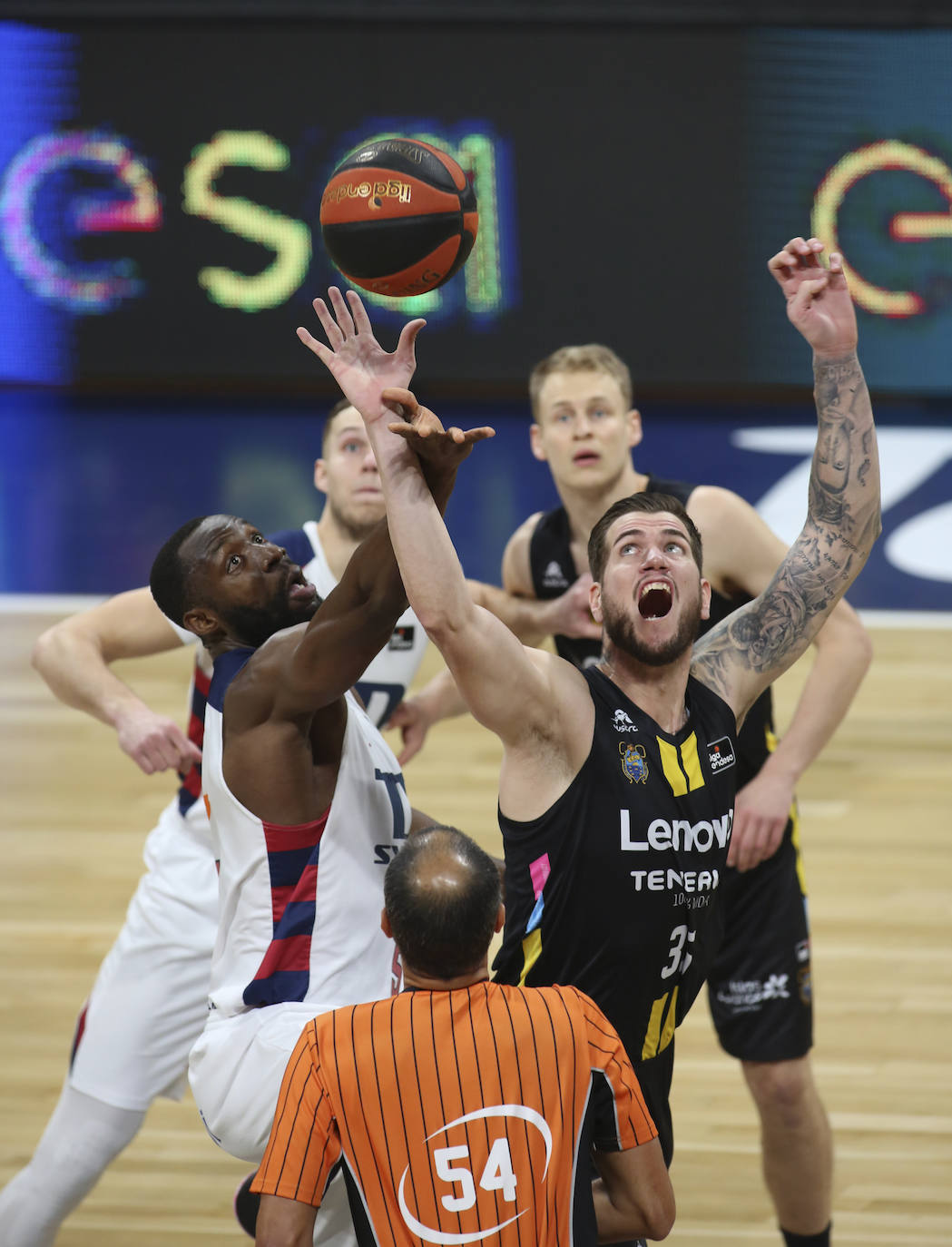 Fotos: Las mejores imágenes del Tenerife-Baskonia