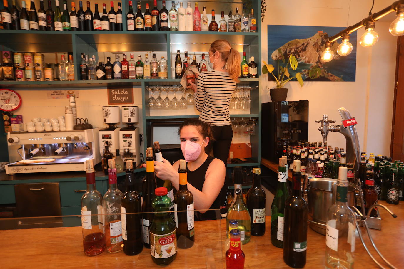 Fotos: Así ha sido el primer día con los bares abiertos
