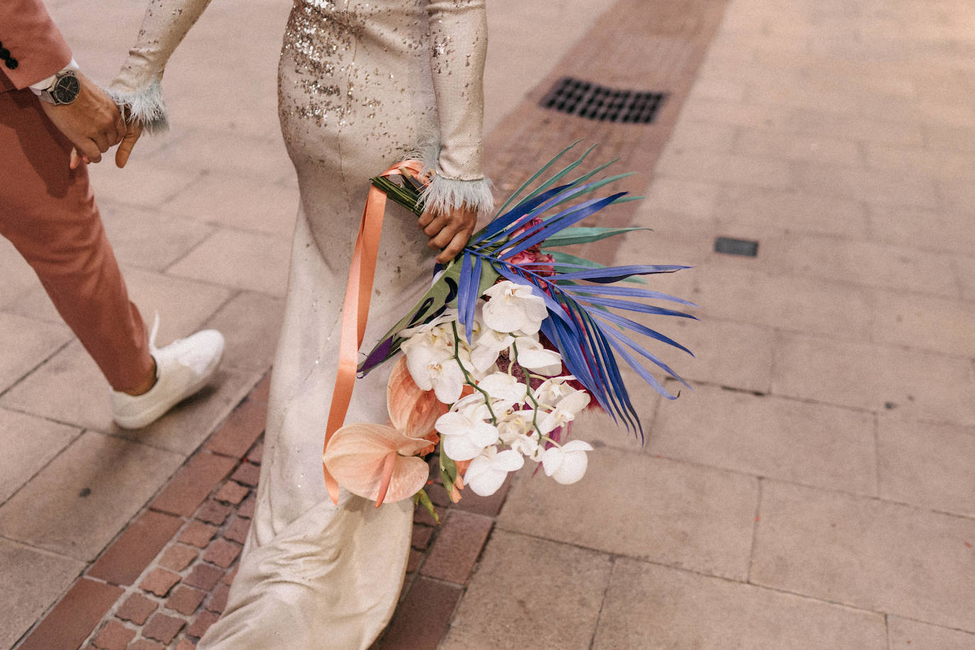 Fotos: Una novia con botas y su boda en la Gran Vía de Bilbao