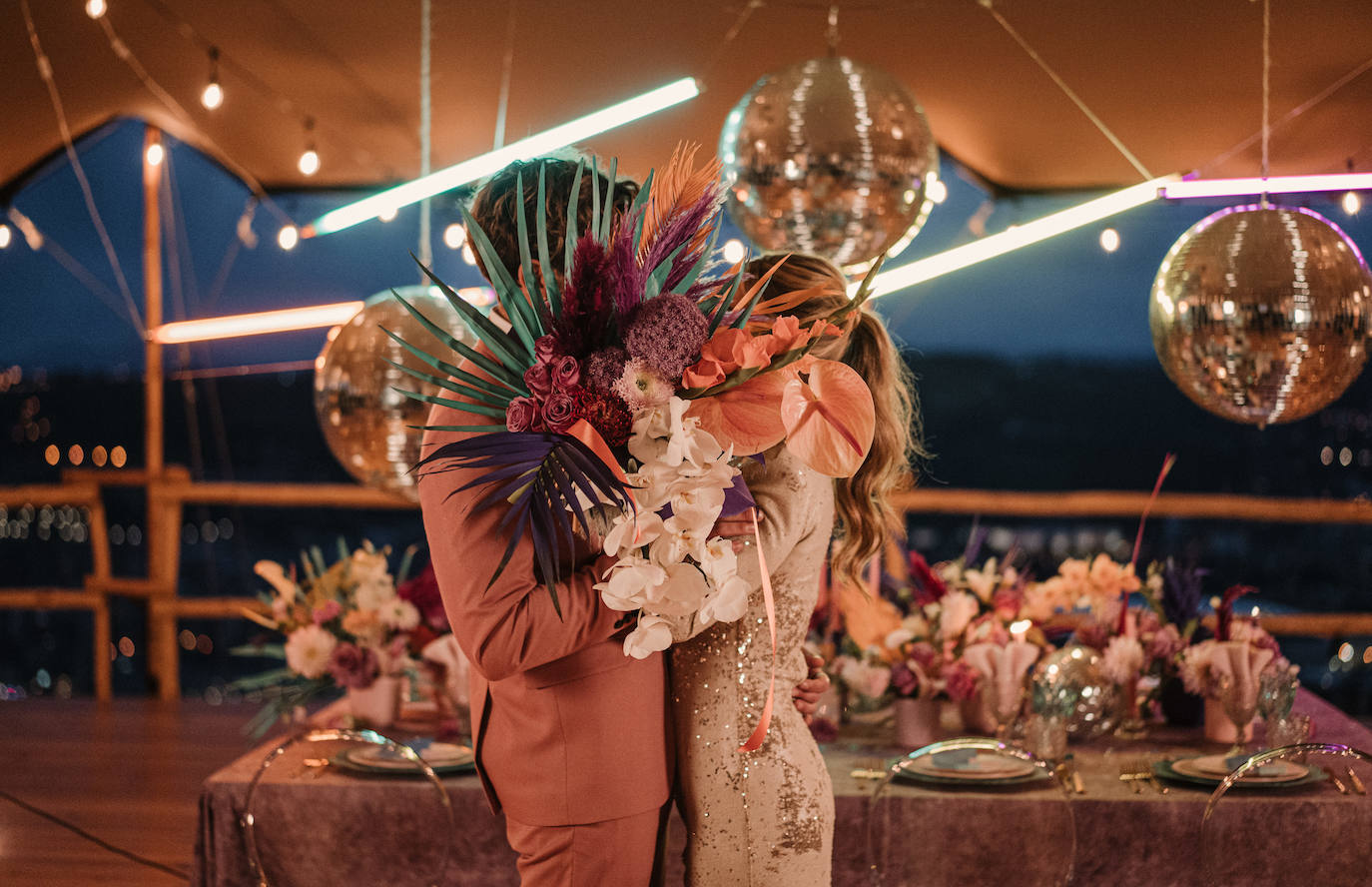 Fotos: Una novia con botas y su boda en la Gran Vía de Bilbao