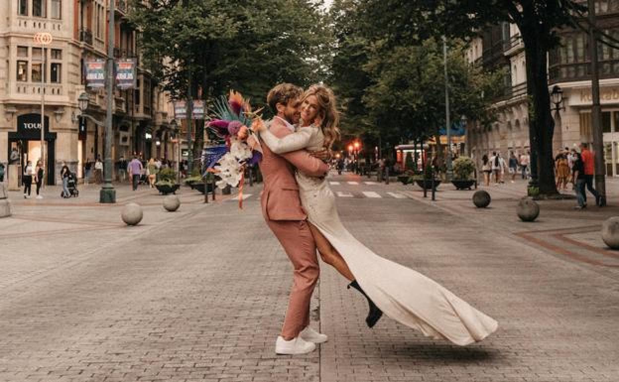 Llamarada Incorrecto lámpara Una novia con botas y su boda en la Gran Vía de Bilbao | El Correo
