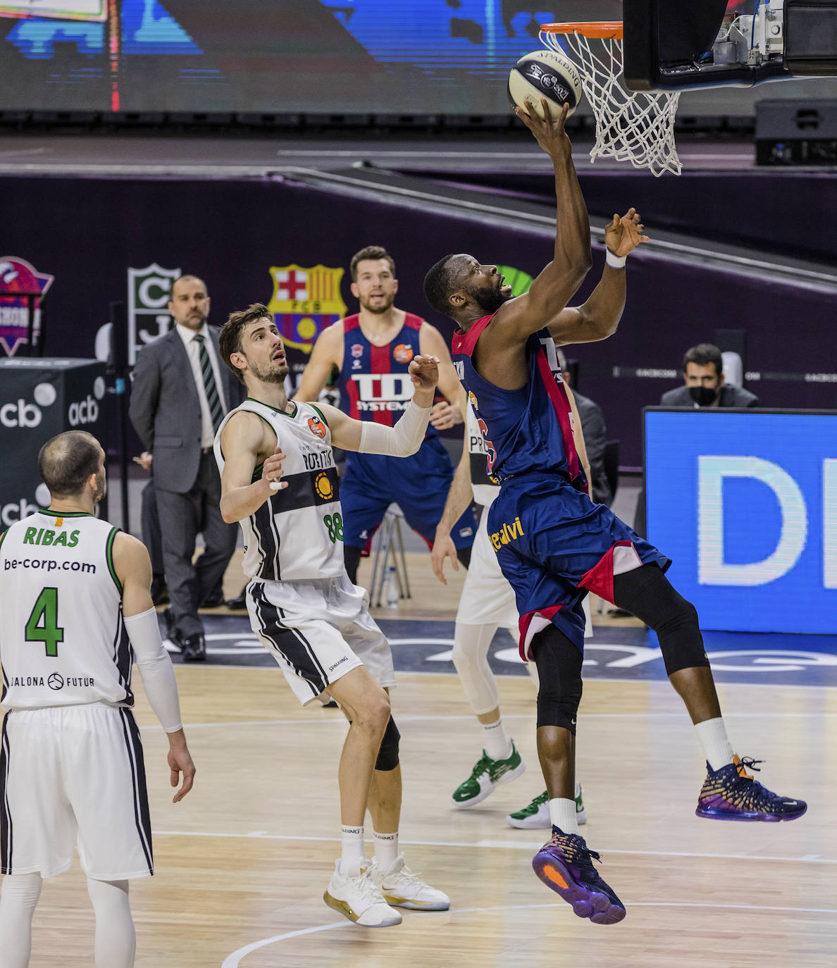 Fotos: Las mejores imágenes del Baskonia-Joventut