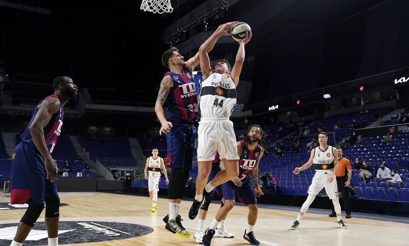 Fotos: Las mejores imágenes del Baskonia-Joventut