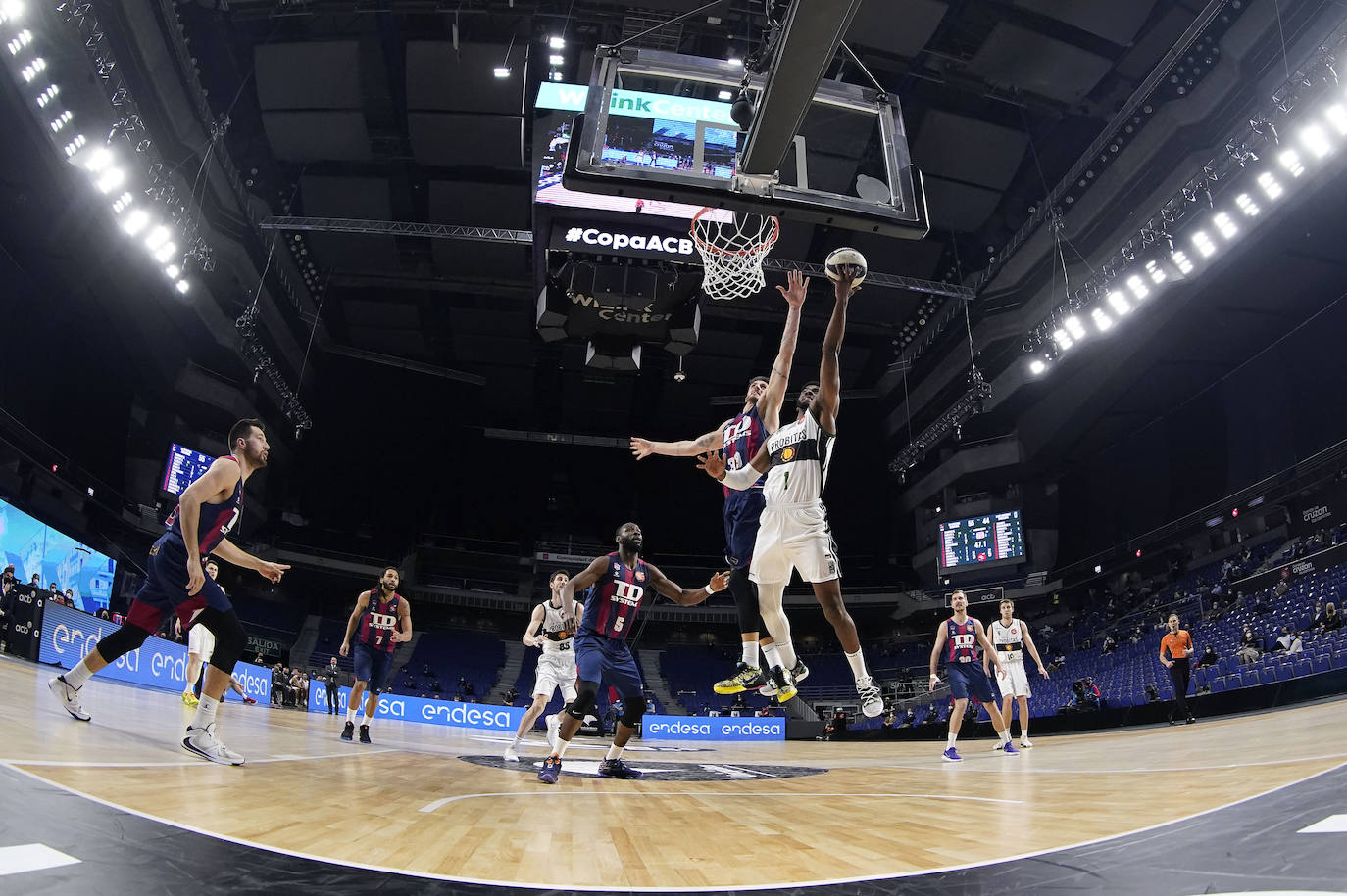 Fotos: Las mejores imágenes del Baskonia-Joventut