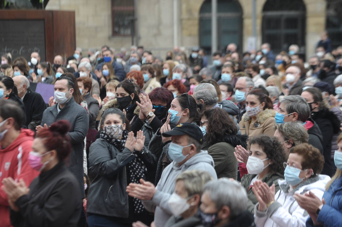 Fotos: Concentración para condenar el asesinato machista en Sestao