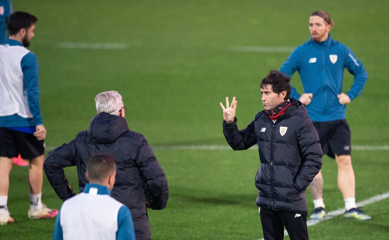 Marcelino y Muniain, en el entrenamiento de hoy. 