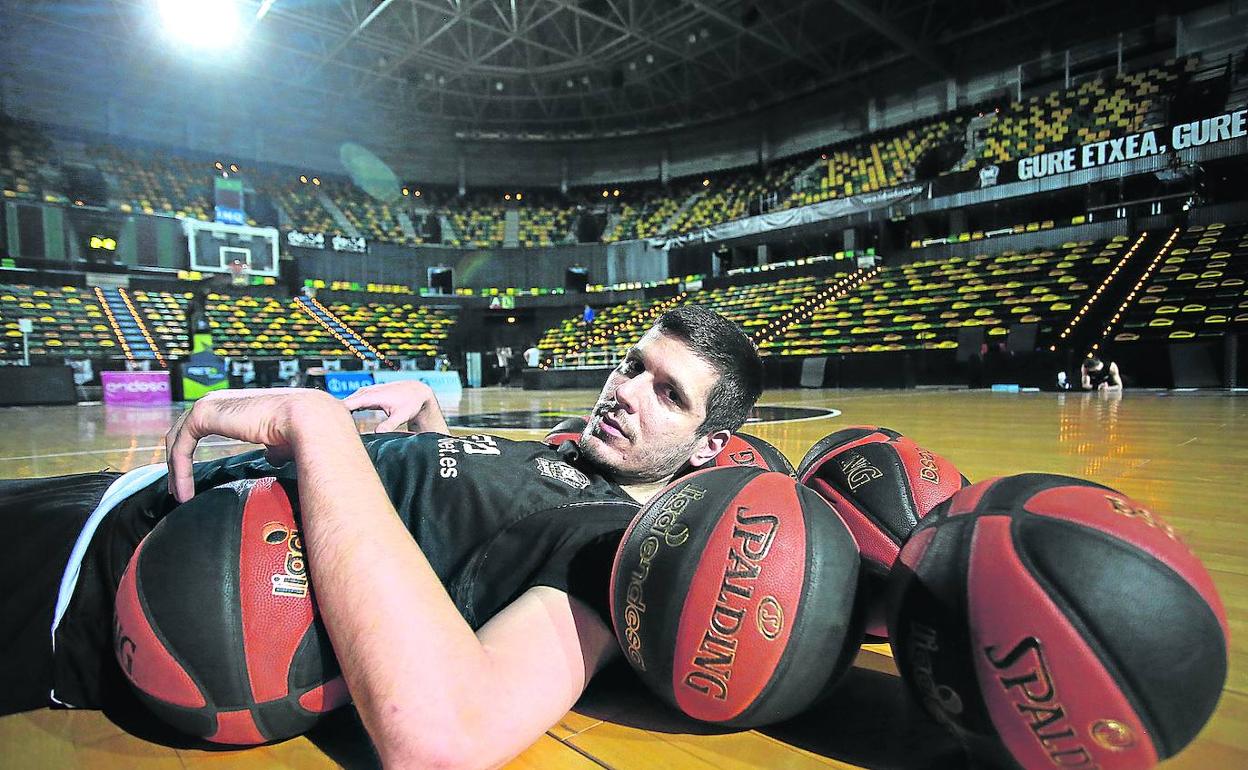 Miribilla. Goran Huskic, durante la sesión fotográfica realizada el pasado miércoles. 