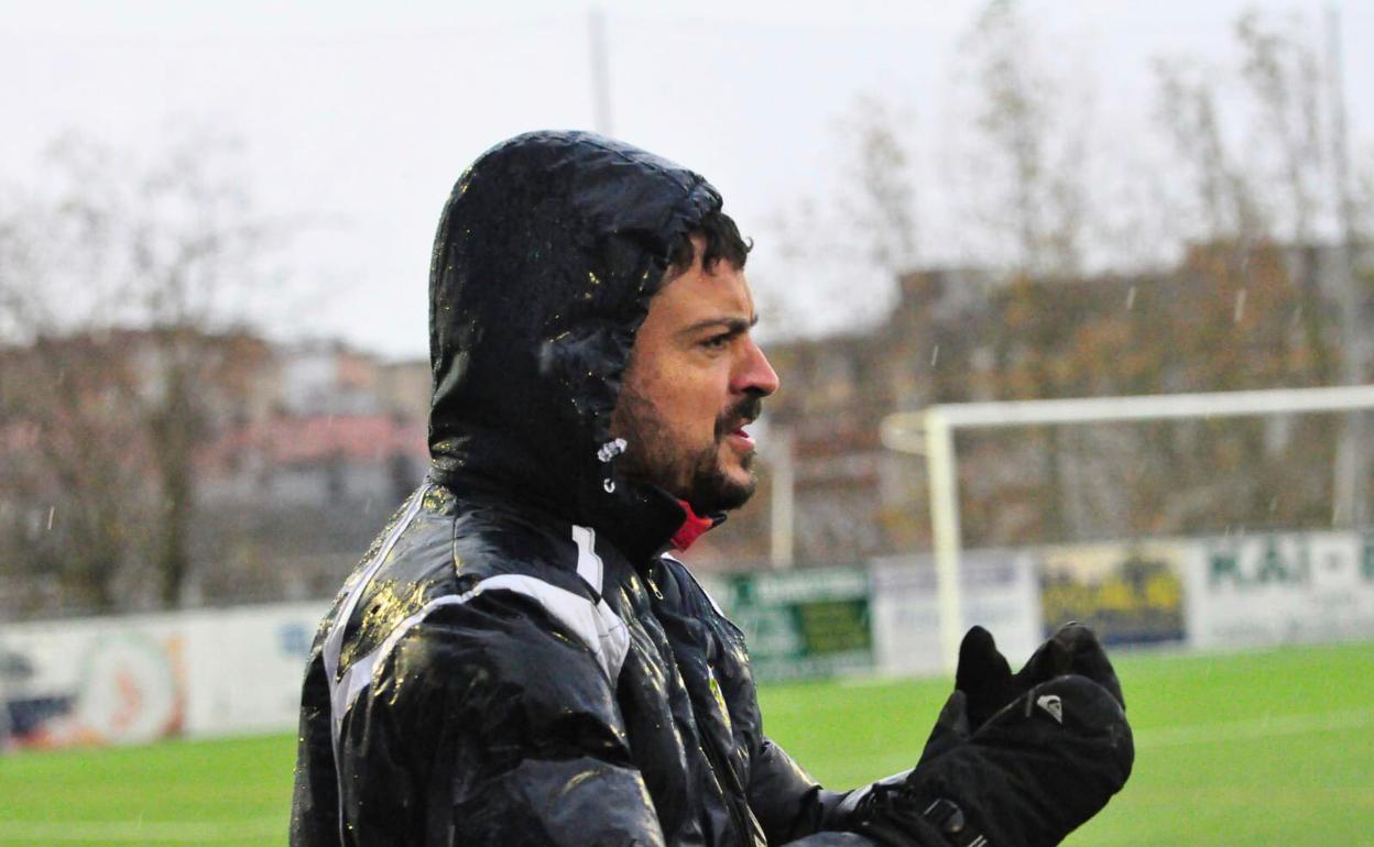 Javi Pereda durante un encuentro de esta temporada 