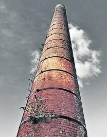 Imagen secundaria 2 - El Centquatre albergaba los servicios de pompas fúnebres de París. Circuito en la azotea del Edificio Lingotto, antaño fábrica de Fiat en Turín. Chimenea del centro Tramway de Glasgow, sede del Scottish Ballet. 