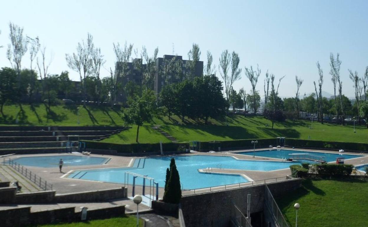 Bilbao Kirolak: Comienzan las obras de remodelación de los vestuarios de las piscinas exteriores del polideportivo de Txurdinaga