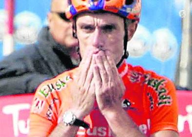 Imagen secundaria 1 - Ciclismo | Vuelve Euskaltel Euskadi: Recuerdos en naranja