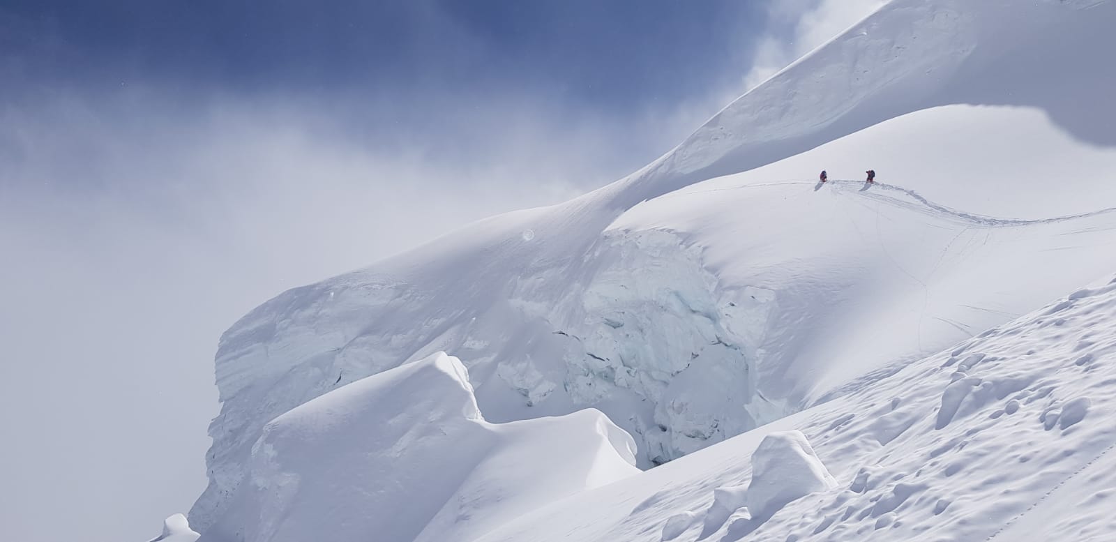 Fotos: Txikon se plantea prorrogar el permiso de expedición para un nuevo ataque a cima