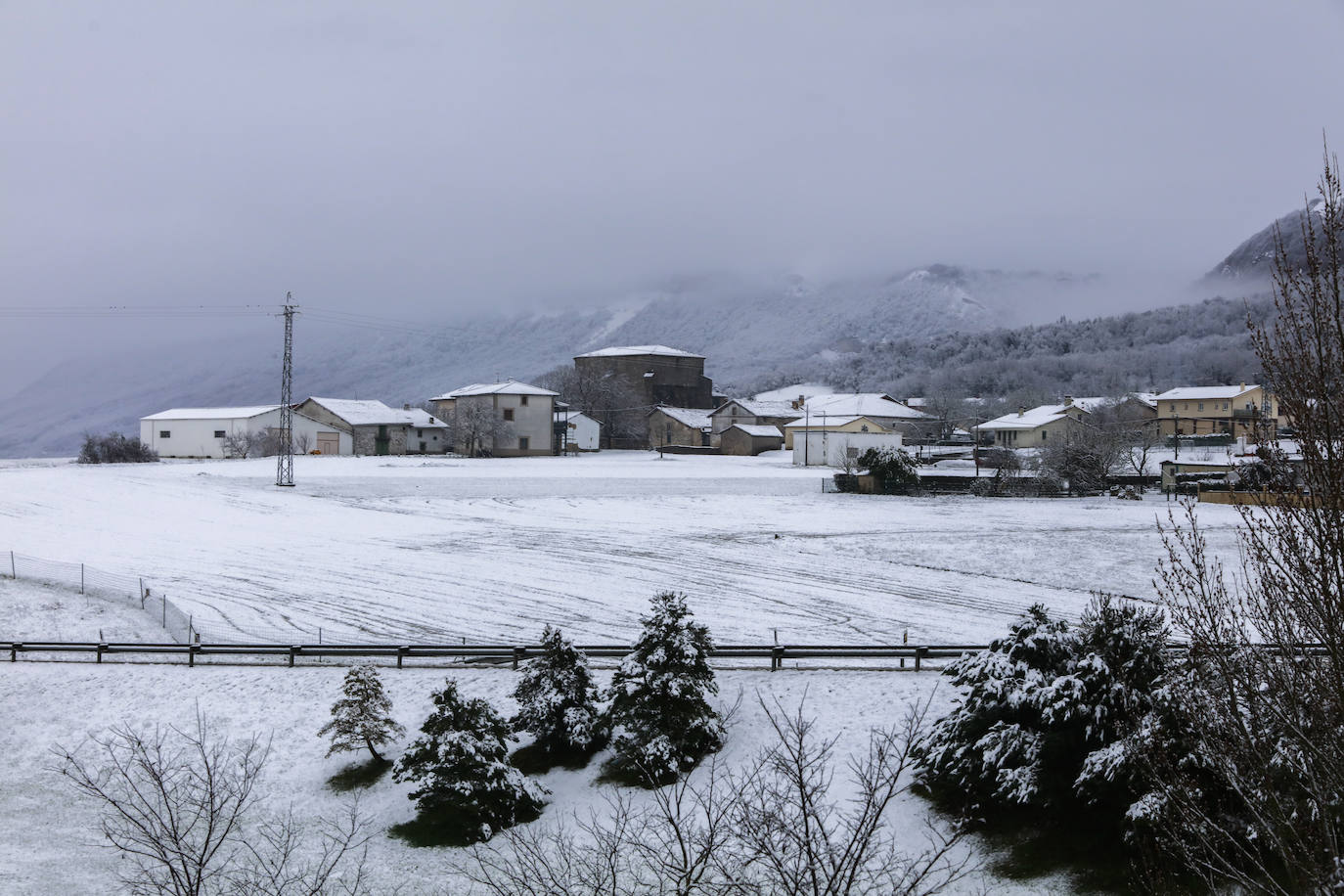 Fotos: La nieve vuelve a Álava