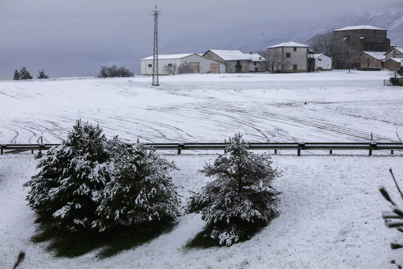 Fotos: La nieve vuelve a Álava