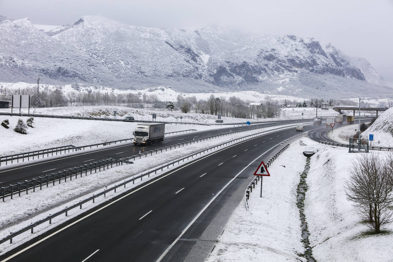 Fotos: La nieve vuelve a Álava