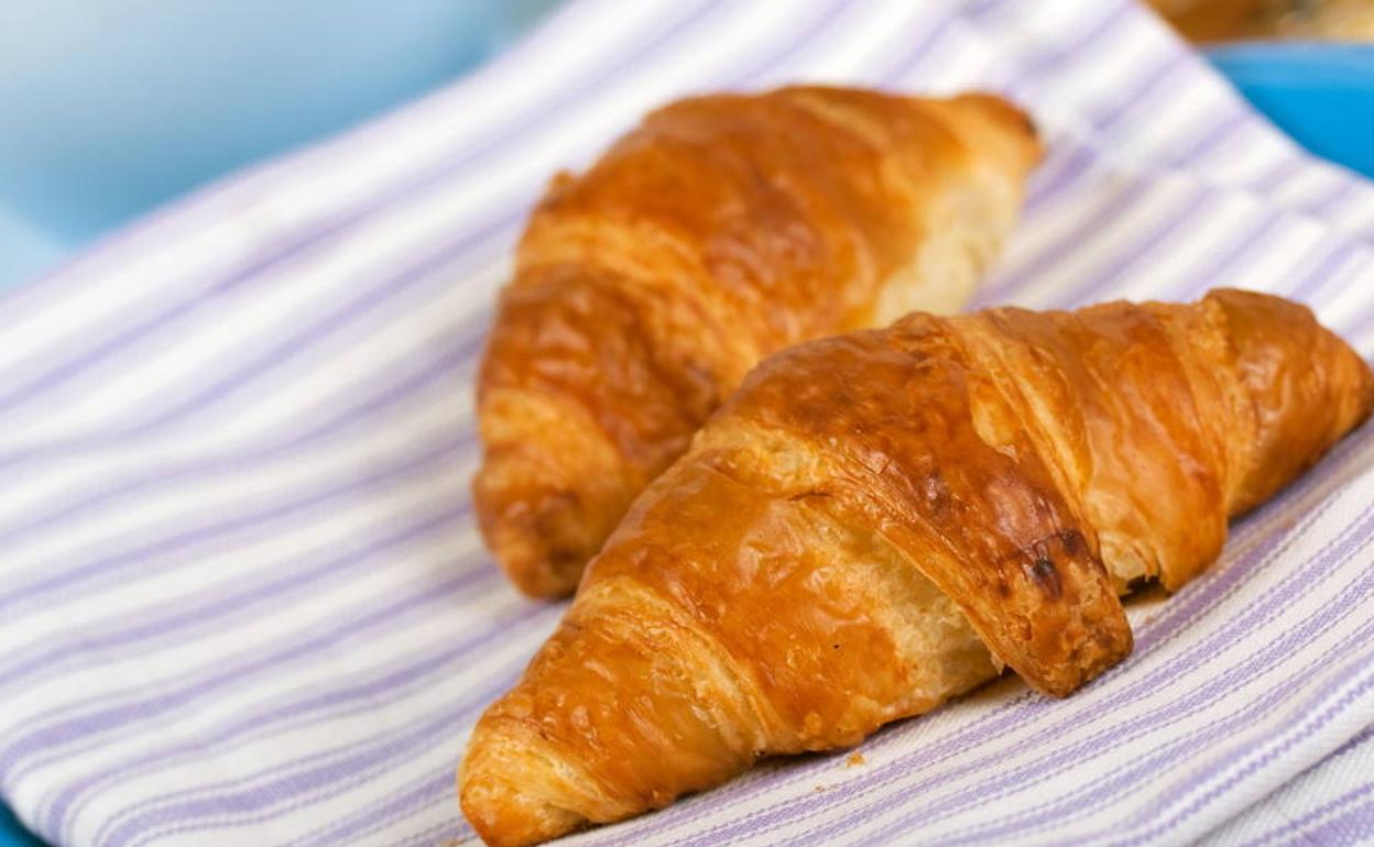 Desayunos poco sanos, pan de molde, zumos de bote... Los errores más comunes en la alimentación infantil