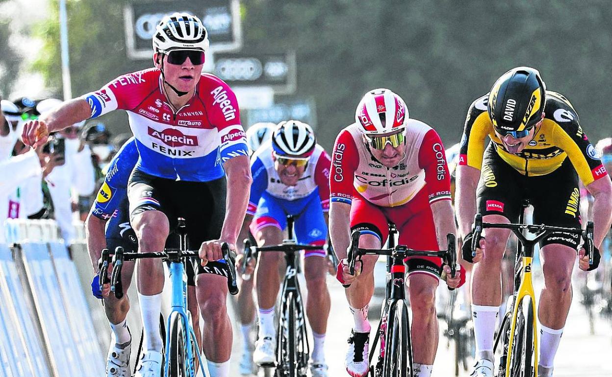 Van der Poel gana la primera etapa del Tour de los Emiratos. 