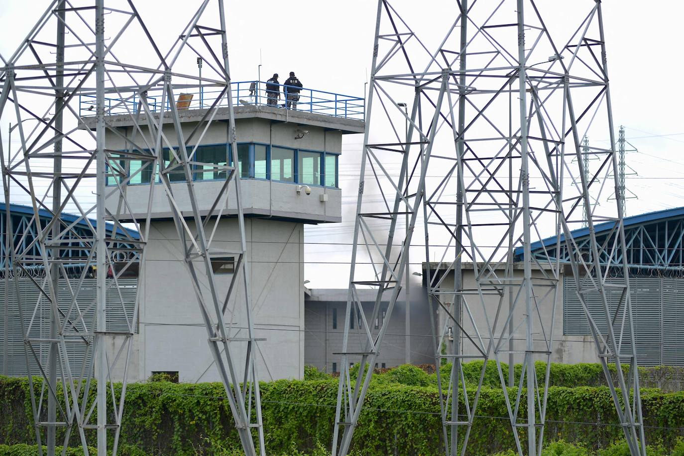 Fotos: Despliegue militar tras un motín en la cárcel de Guayaquil en Ecuador