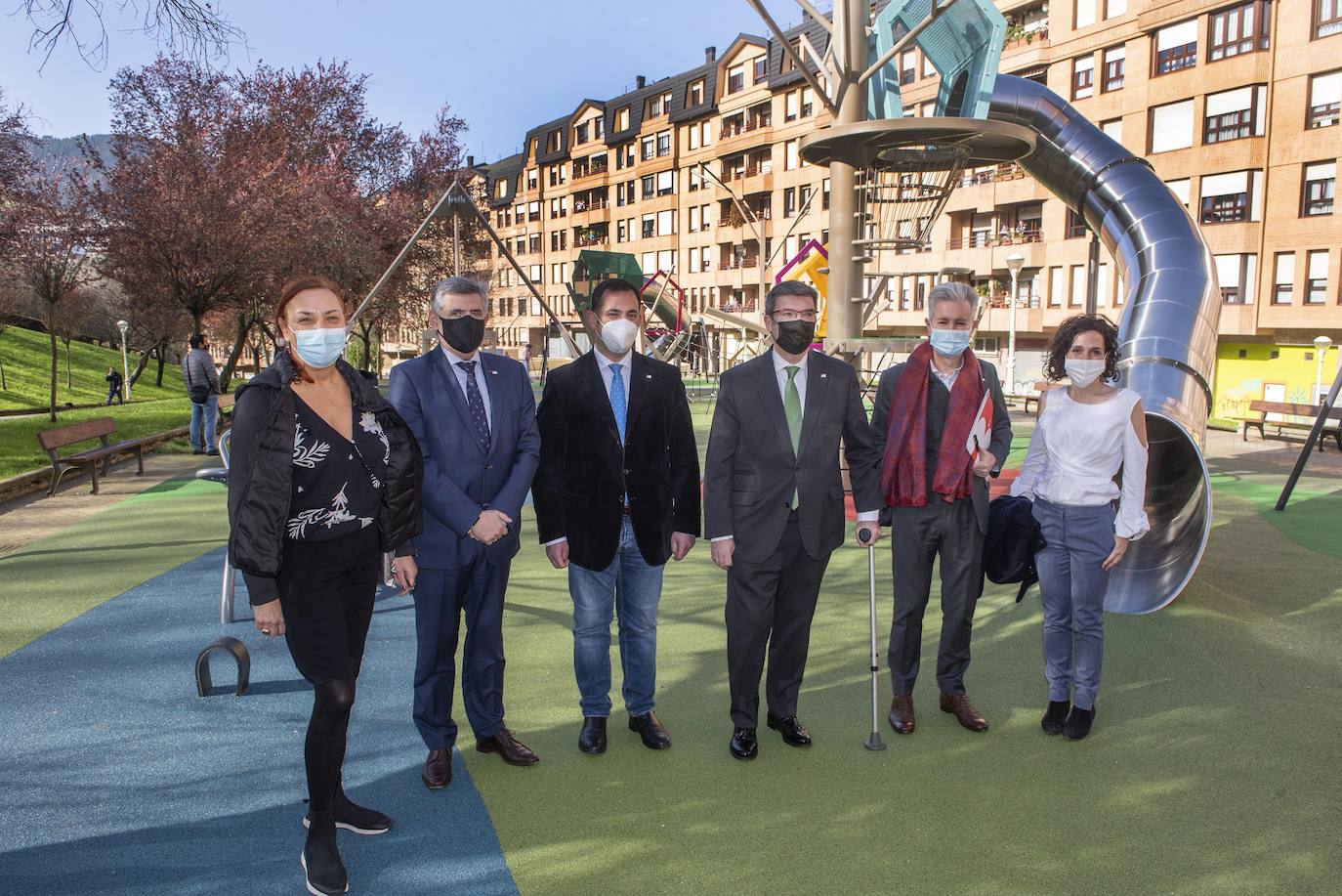 Fotos: El Parque Eskurtze estrena nuevas zonas deportivas y de juegos infantiles